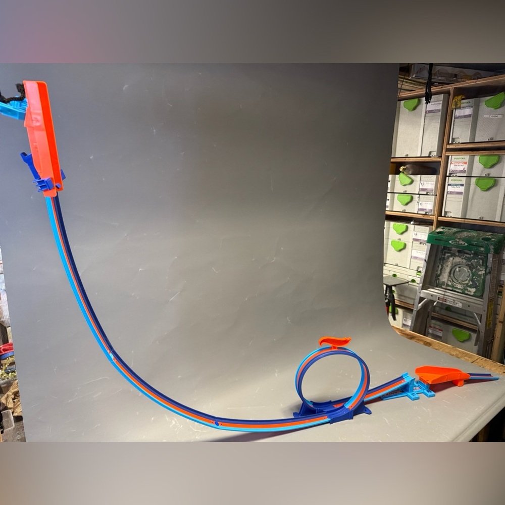 Hot Wheels Track Builder Unlimited Set – Loop, Ramp Jump & Table Clamp